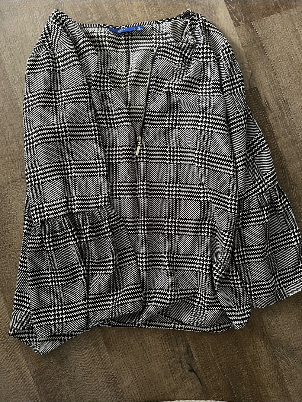 Apt. 9 Black and White Plaid V-Neck Women's Top